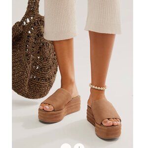 Free People - Harbor Flatform Sandals in "fawn grey" size US 8 / EU 38 NWT